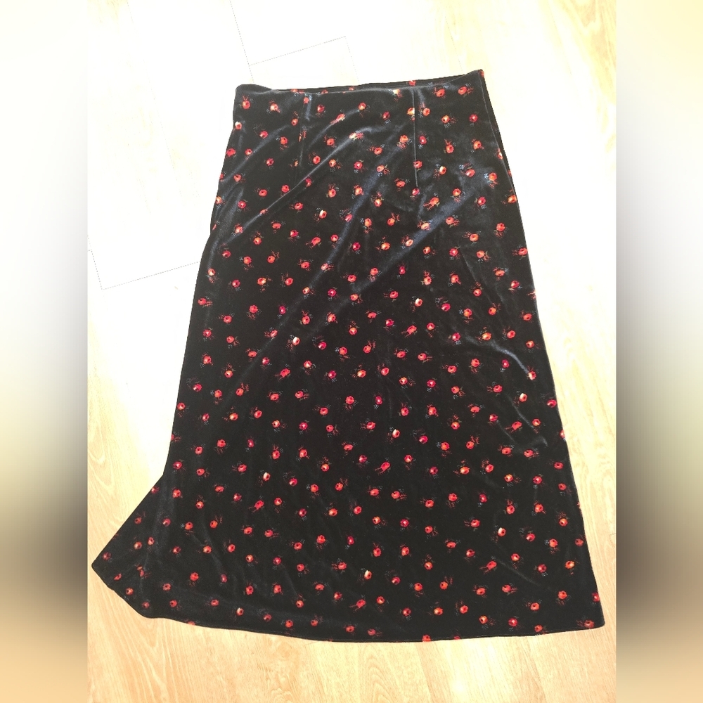LOFT Black Velvet Skirt with Red Floral Pattern, Midi, A Line, Womens S - Picture 6 of 9
